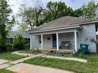 /international/us/215-maple-street-denton-tx-110105699703/