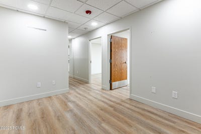 /international/us/6443-n-business-park-loop-road-park-city-ut-110103718966/