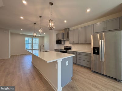 /international/us/18000-alicia-avenue-dumfries-va-110108504722/