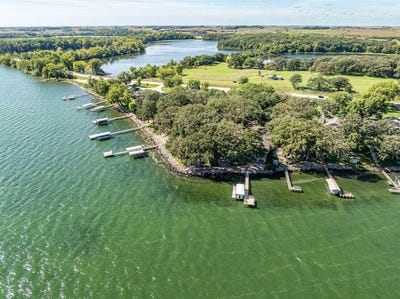 /international/us/11170-11180-240th-avenue-spirit-lake-ia-110120419996/