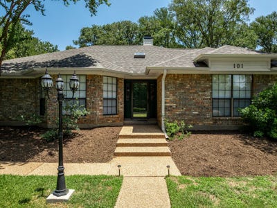 /international/us/101-lost-oaks-drive-waco-tx-110120534508/