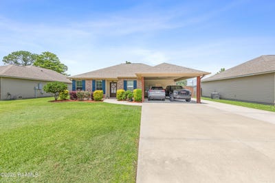 /international/us/479-broussard-street-breaux-bridge-la-110108379700/