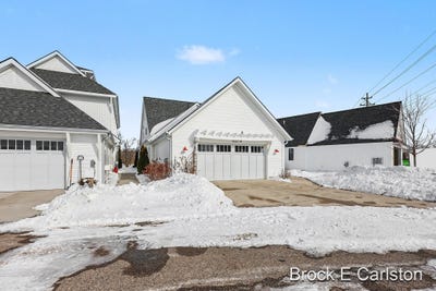 /international/us/946-boardwalk-cove-drive-muskegon-mi-110105710120/