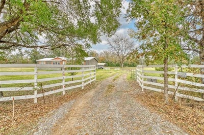 /international/us/10703-bozeman-ferry-road-madisonville-tx-110101372772/