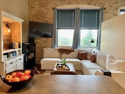 /international/us/elgin-il-110108663511/