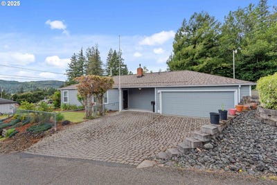 /international/us/808-e-14th-st-coquille-or-110100217099/
