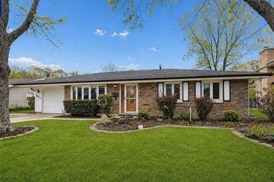 /international/us/927-gregory-lane-schaumburg-il-110107683005/