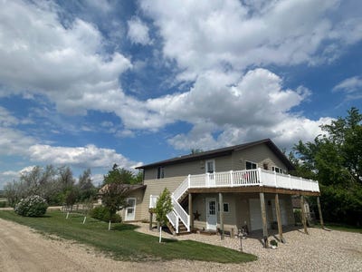 /international/us/1111-highway-5-ne-bottineau-nd-110109189078/