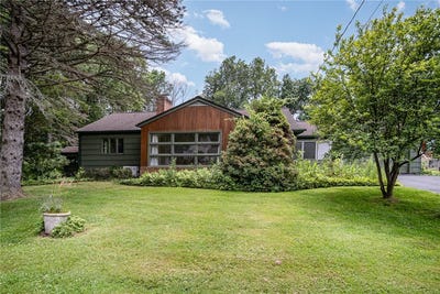 /international/us/125-country-lane-penfield-ny-110100507191/