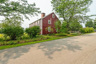 /international/us/19-shaws-hill-road-kensington-nh-110101396779/