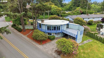 /international/us/1010-hemlock-ave-coosbay-or-110108395843/