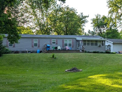 /international/us/10966-s-frontage-road-pine-city-mn-110108654783/