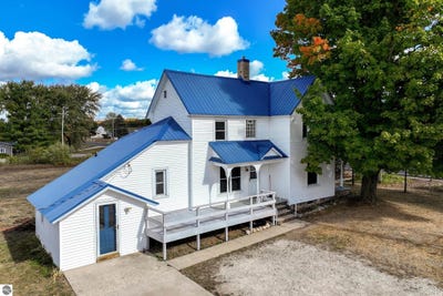 /international/us/9304-s-lake-leelanau-traverse-city-mi-110098774666/
