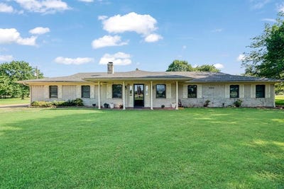 /international/us/6951-farm-road-1499-sumner-tx-110101126695/