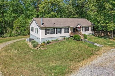 /international/us/390-captains-point-lane-heathsville-va-110101259366/