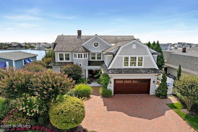 /international/us/176-squan-beach-drive-mantoloking-nj-110107304764/