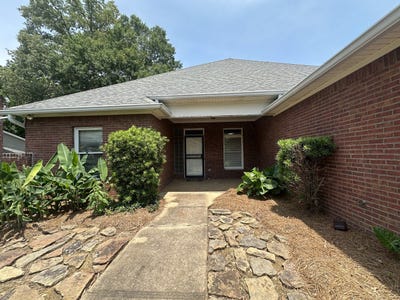 /international/us/902-oak-trail-canton-ms-110099632815/