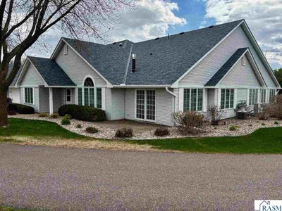 /international/us/1201-rockbend-parkway-st-peter-mn-110107722302/