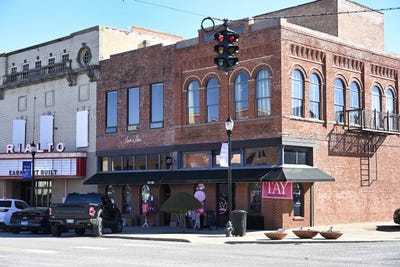 /international/us/430-w-main-denison-tx-110108416978/