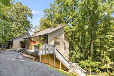 /international/us/64-big-spruce-lane-waynesville-nc-110110191354/