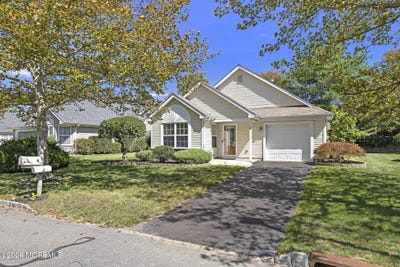 /international/us/9-skylark-lane-lakewood-nj-110119956457/