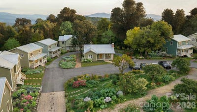 /international/us/23-fireside-drive-asheville-nc-110103331723/