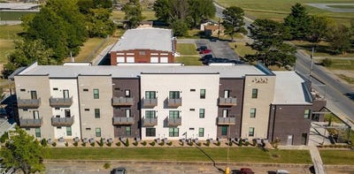/international/us/726-e-emma-avenue-springdale-ar-110105326736/