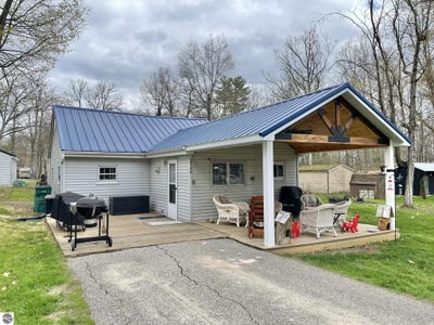 /international/us/2340-greenwood-road-lupton-mi-110107831318/