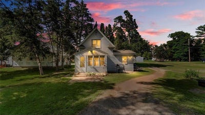 /international/us/205-broadway-street-se-isanti-mn-110100845352/