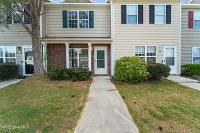 /international/us/207-pinegrove-court-jacksonville-nc-110106919799/