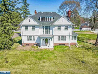 /international/us/3802-first-avenue-hibbing-mn-110108439392/