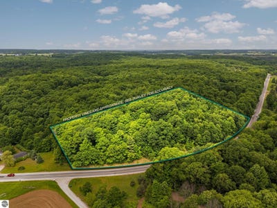 /international/us/county-road-633-buckley-mi-110108878705/