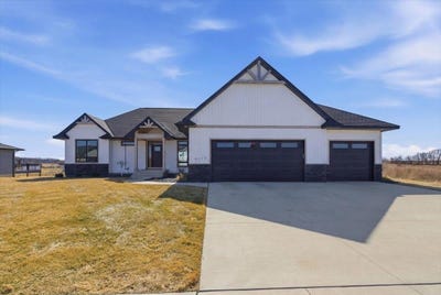 /international/us/4717-wild-horse-drive-cedar-falls-ia-110106321731/