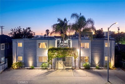 /international/us/1019-lewis-long-beach-ca-110110369217/