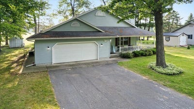 /international/us/132-white-deer-trail-prudenville-mi-110108198671/
