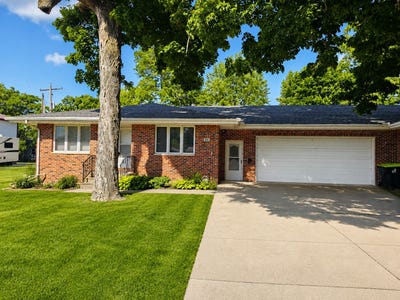 /international/us/304-s-2nd-street-fairbury-il-110108475819/