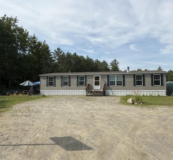 /international/us/1390-hinckley-road-clinton-me-110100621591/