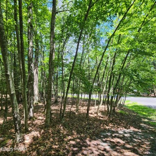 /international/us/145-146-indian-drive-greentown-pa-110097504956/
