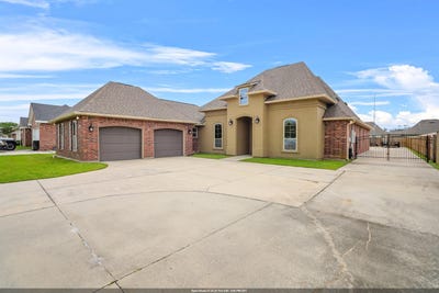 /international/us/338-sugar-land-street-houma-la-110099105917/