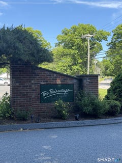 /international/us/57-rockledge-loop-torrington-ct-110108683308/