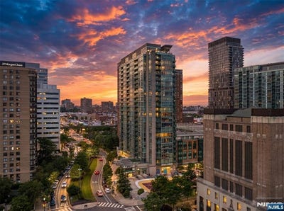 /international/us/20-newport-parkway-jersey-city-nj-110108345367/