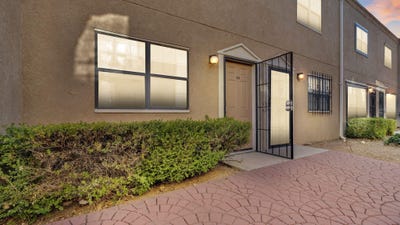/international/us/6041-sequoia-road-nw-albuquerque-nm-110100821404/
