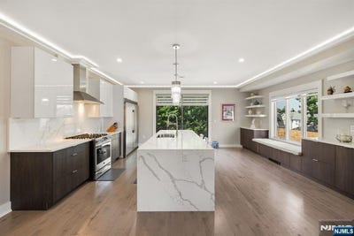 /international/us/30-henry-avenue-b-palisades-park-nj-110101358841/