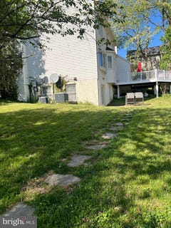 /international/us/10169-palmer-drive-oakton-va-110108296775/
