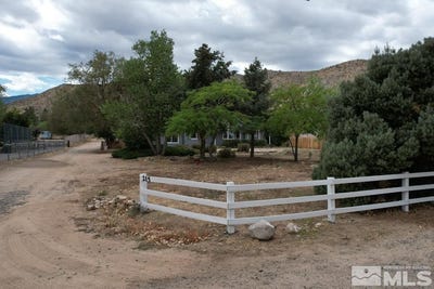 /international/us/215-mule-deer-road-coleville-ca-110094904788/