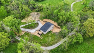 /international/us/1131-fox-creek-goshen-road-lawrenceburg-ky-110099240064/