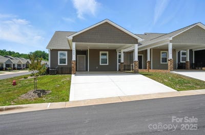 /international/us/1530-29th-street-se-hickory-nc-110102175238/