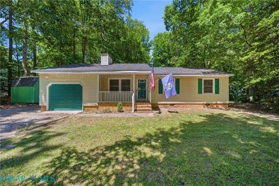 /international/us/7133-lord-carrington-drive-gloucester-va-110108586774/