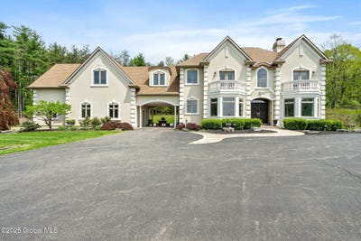 /international/us/380-382-lape-road-schodack-ny-110099455207/