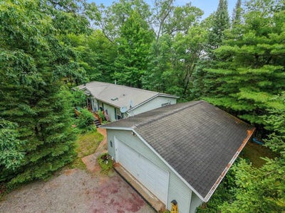 /international/us/w12443-senator-lake-lane-crivitz-wi-110109183838/
